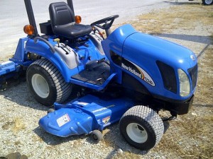 New Holland TZ25DA met middenmaaier en frees